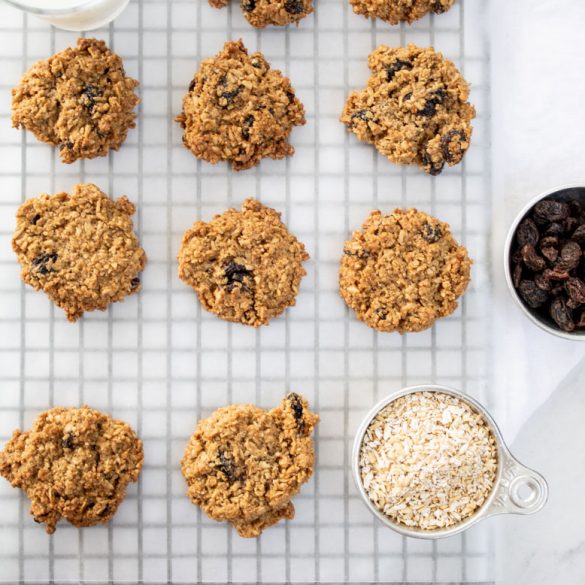 oatmeal raisin_1 oatmeal raisin cookies ready to eat