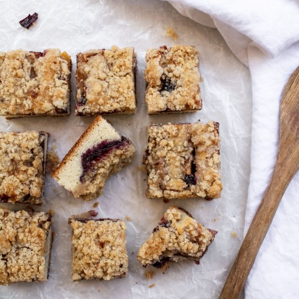 plum cake_1 Zwetschgenkuchen squares ready to eat