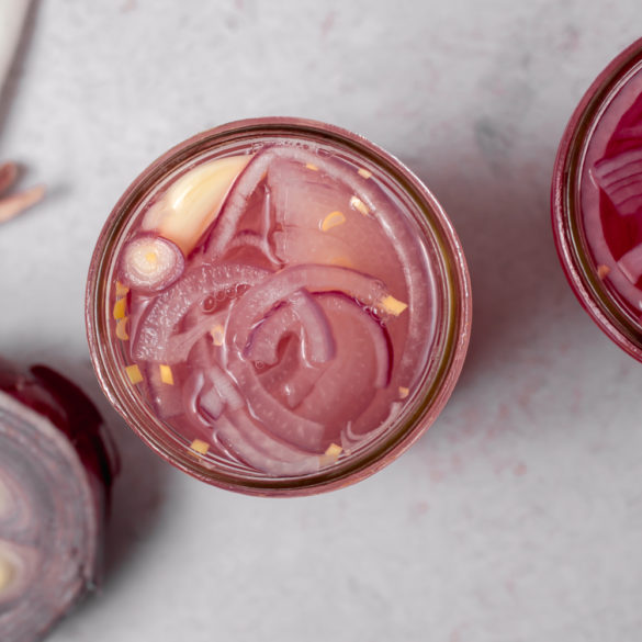 pickled_onions_3 red onions pickling in a mason jar