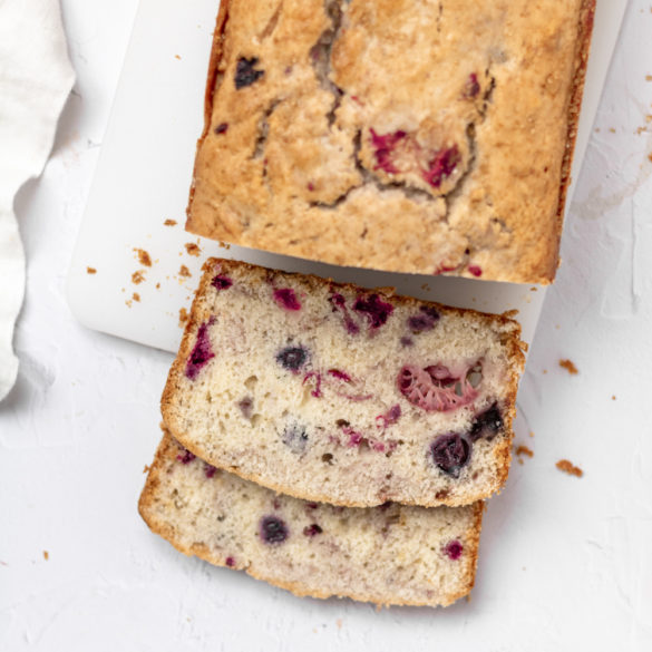 triple_berry_loaf_001_1_insta beginning to slice a triple berry loaf